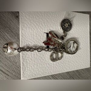 Lux design Silver and Pearl Charm Keychain